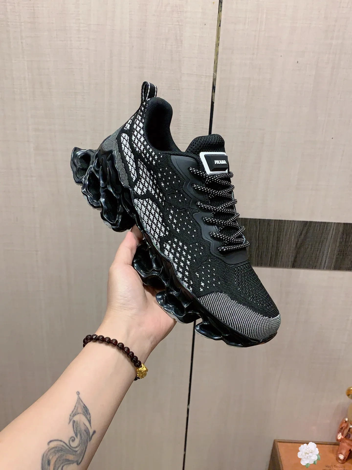 Men's men's shoes💰460💰💰🎩🎩[Lightning][Lightning] "PRADA*" The latest and most popular casual shoes, top brand [seduce] luxury ~ purchasing agency, top ~ quality. [Strong] The upper is made of imported breathable fly weave material ➕ breathable sheepskin feet (•) with fine workmanship. The original stylish and stylish soft rubber wear-resistant and non-slip outsole is light and comfortable on the feet. The real thing looks better when photographed. 004: Size: 38-44, 3️⃣ colors selected